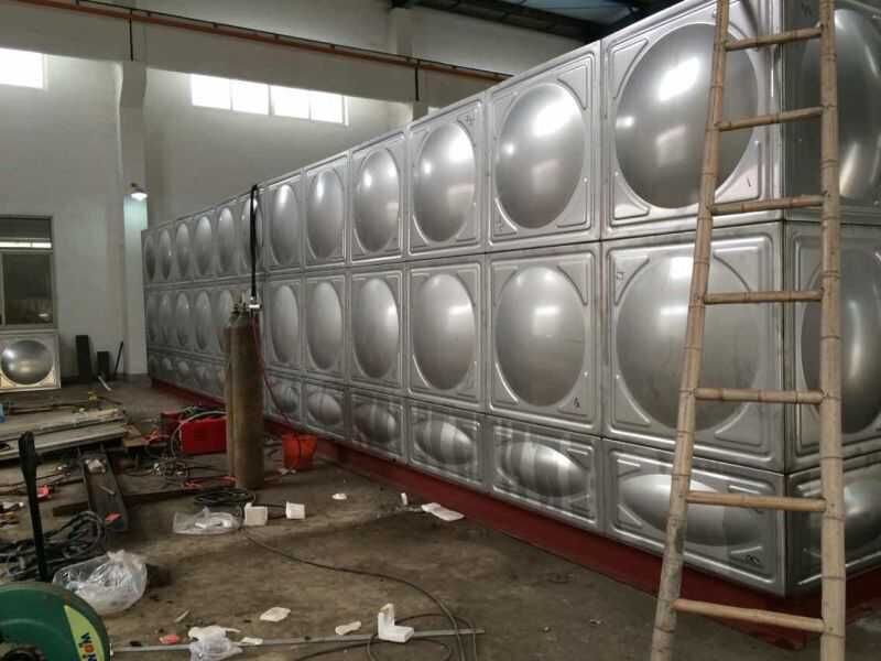 長方形不銹鋼水箱施工現場